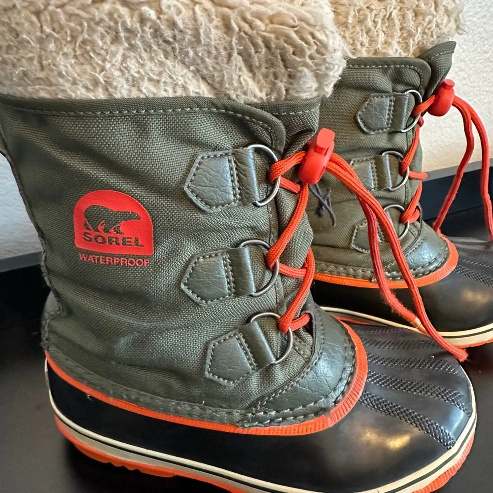 Sorel Kids Snow Boots - Olive and Black